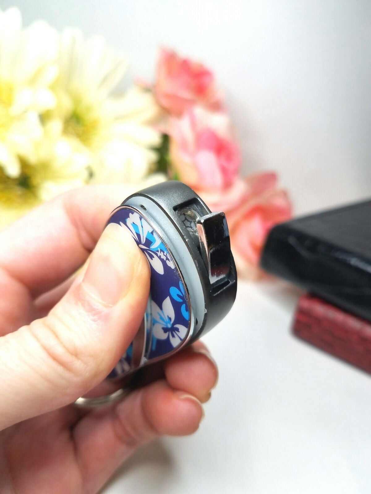 Refillable Novelty Butane Cigarette Gas Lighter - Funny Unique Flip Flop Shoe