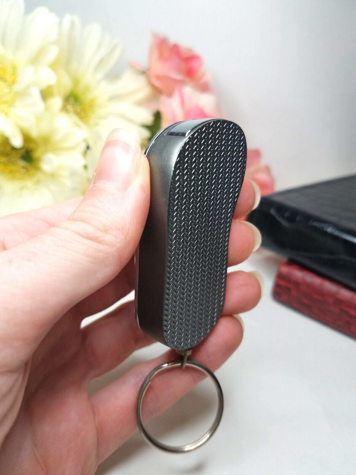 Refillable Novelty Butane Cigarette Gas Lighter - Funny Unique Flip Flop Shoe